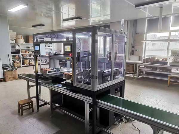 門鎖鎖體自動化生產設備，自動打螺絲、檢測鎖舌、涂油