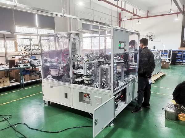 鎖舌自動組裝機，門鎖鎖舌自動化生產線設備