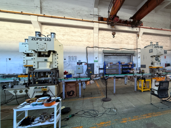 鋁箔餐盒自動(dòng)生產(chǎn)線設(shè)備，燕窩鋁碗自動(dòng)化生產(chǎn)線